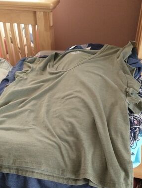 "Ruffle My Sleeves" green tee